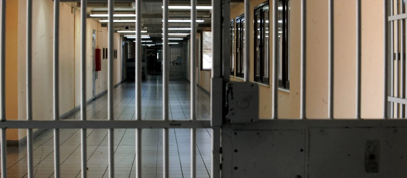 Οδηγός νταλίκας που φυλακίστηκε γιατί δεν ήθελε να φορέσει μάσκα: «Θα κινηθώ νομικά» (βίντεο)